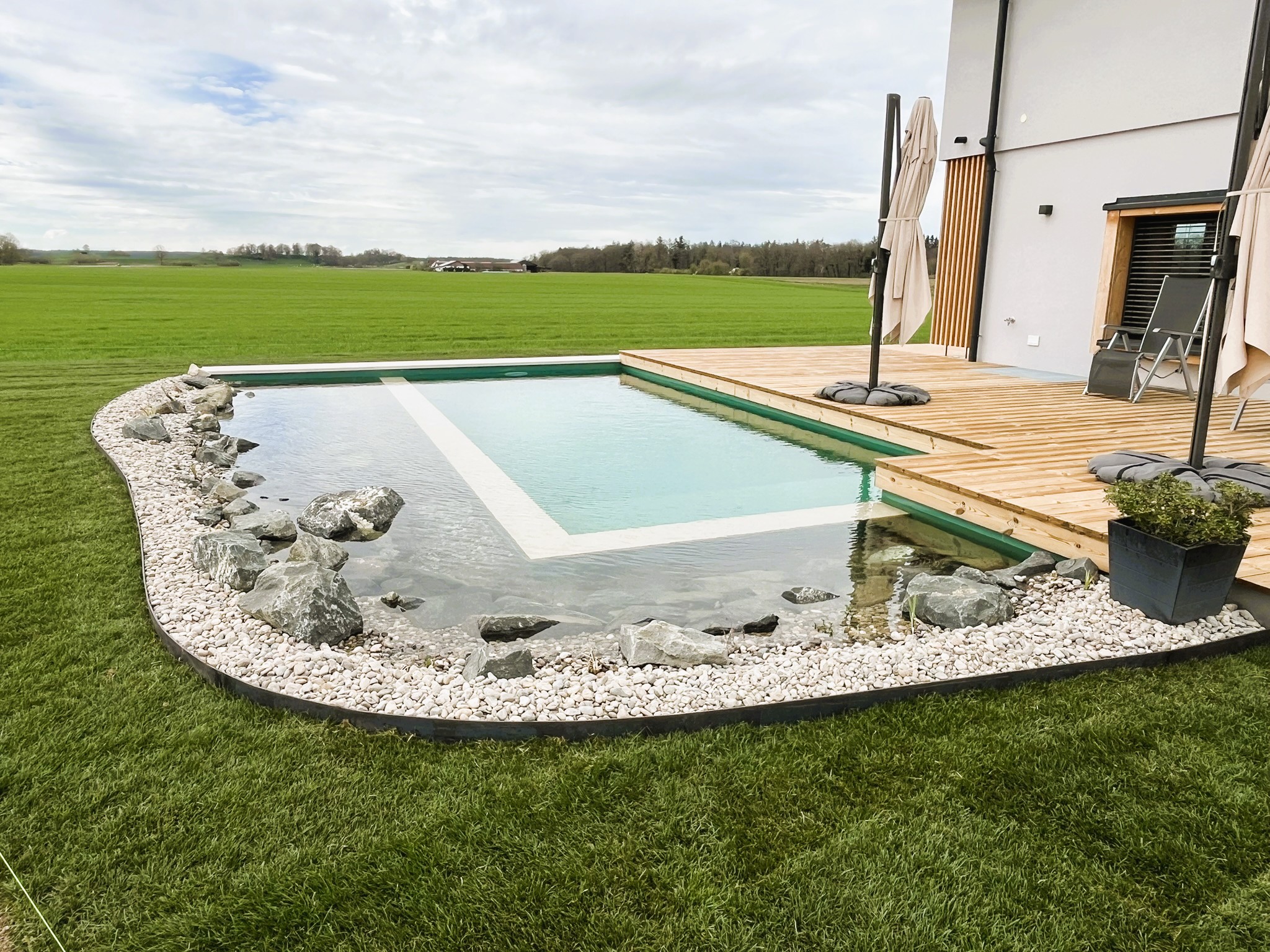 Schwimmteich Gräfelfing – Referenzprojekt von Zagray Galabau