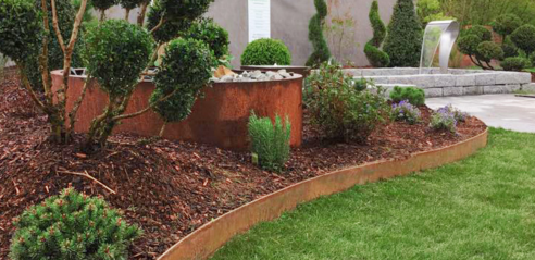 Garten mit Corten-Stahl