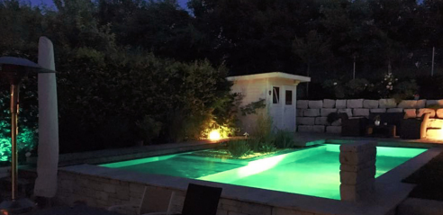 Pool bei Nacht