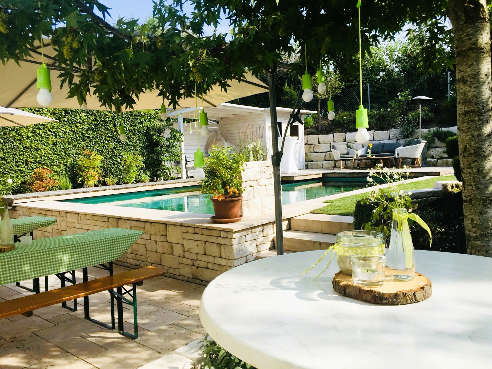 Schwimmteich Tödtenried – Terrasse – Schwimmteich